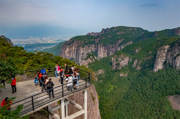 臺州戰(zhàn)略咨詢公司如何為企業(yè)定制長遠(yuǎn)發(fā)展戰(zhàn)略？